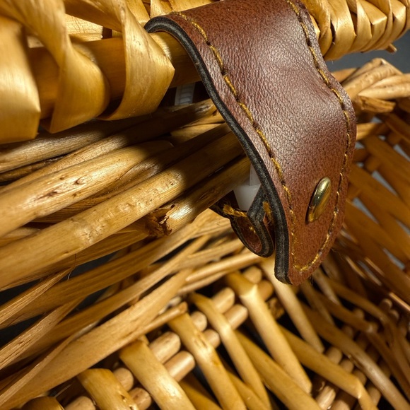 Wicker Picnic Basket with Leather Straps - Picture 8 of 11